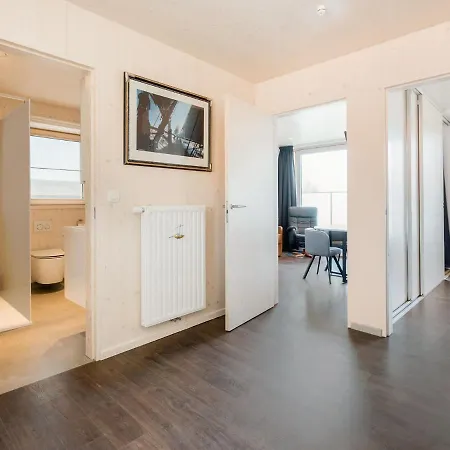 Elegant Holiday In Near The Beach Feriehus