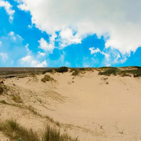 Elegant Holiday In Near The Beach Feriehus